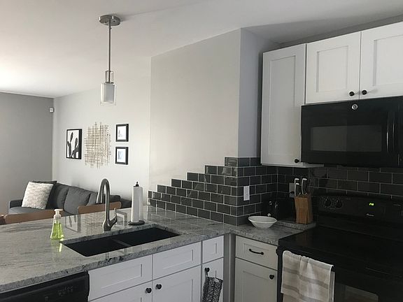 3rd image of 5689 Ashcroft Ln