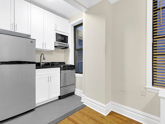 3rd image of 52 Clark St APT 1C
