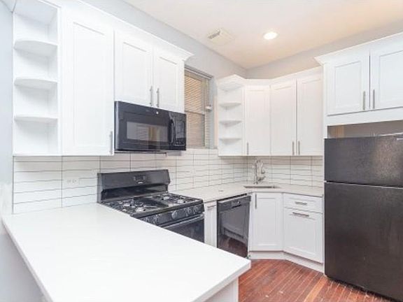 5th image of 2347 W Thomas St #1822