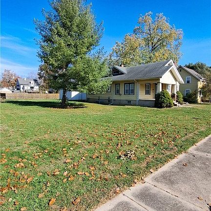 4th image of 207 Grand Ave