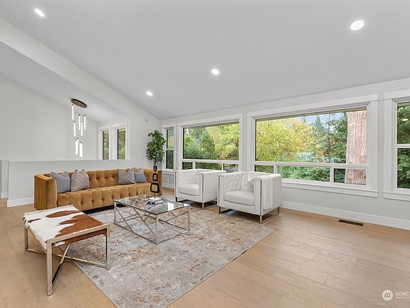 4th image of 722 Cherry Avenue NE