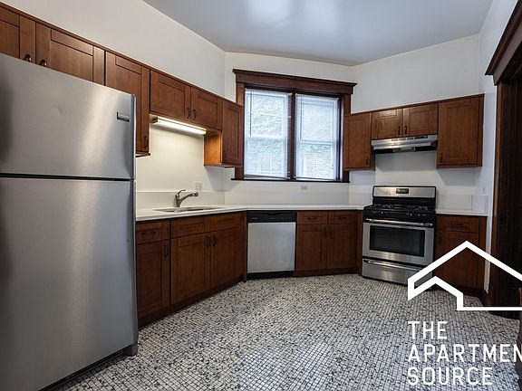 3rd image of 2119 W Concord Pl #1