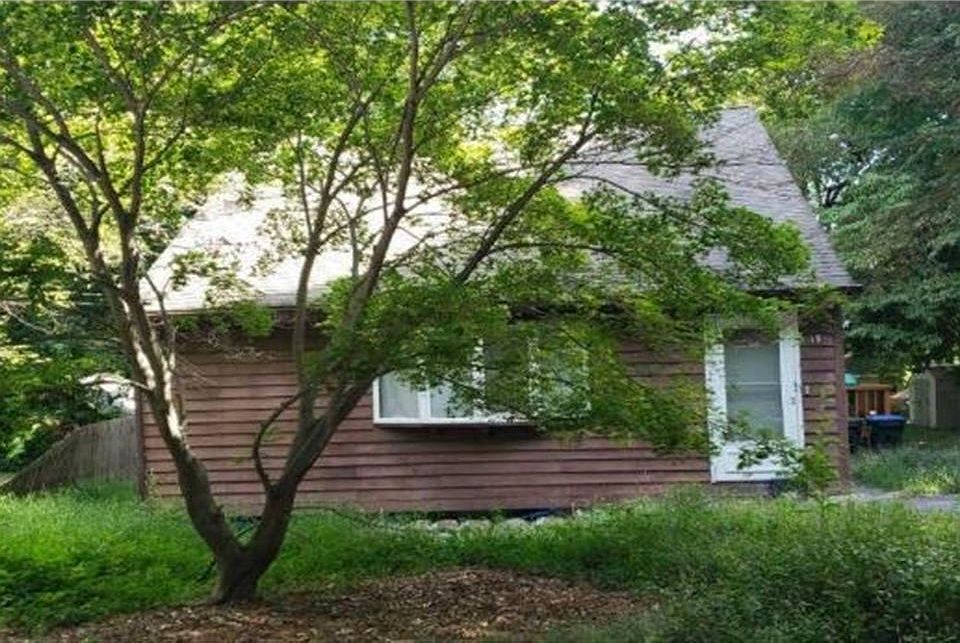 1st image of 17 Lakelands Ave