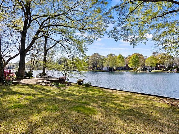 2nd image of 126 Shannon Lake Cir