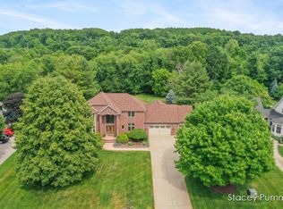 3044 Cooks Creek Dr NE, Grand Rapids, MI 49525