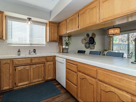 4th image of 3828 E Auburn Dr