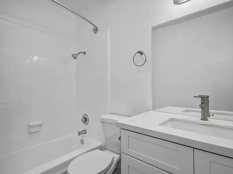 2233 S Ridgeley Dr #303 — Photo 5