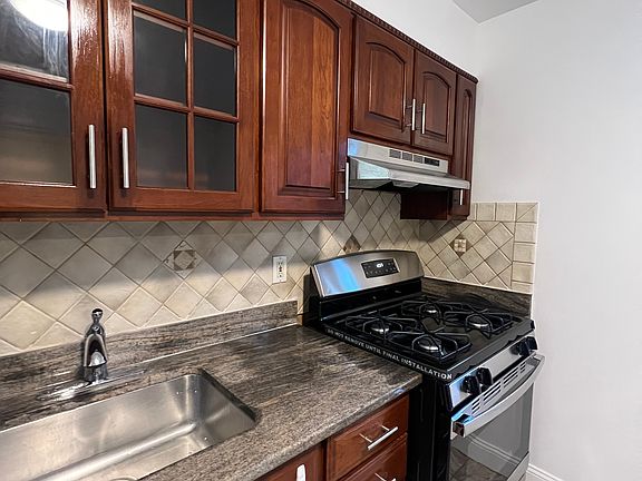 4th image of 37 E Clinton Ave #1