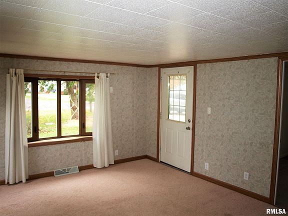 3rd image of 856 Lombard St