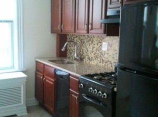 824 Greenwood Ave, Brooklyn, NY 11218
