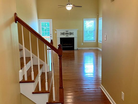 3rd image of 300 Abbottswood Dr