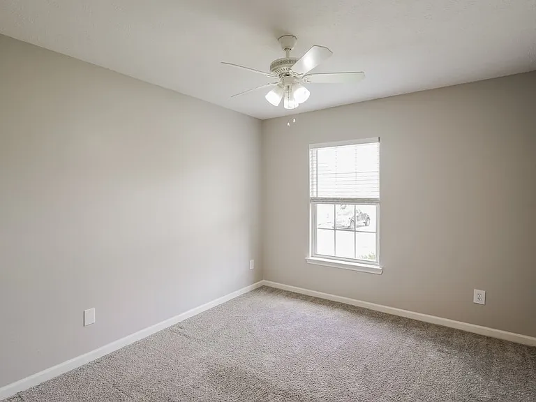 913 Birchmill Point S — Photo 8