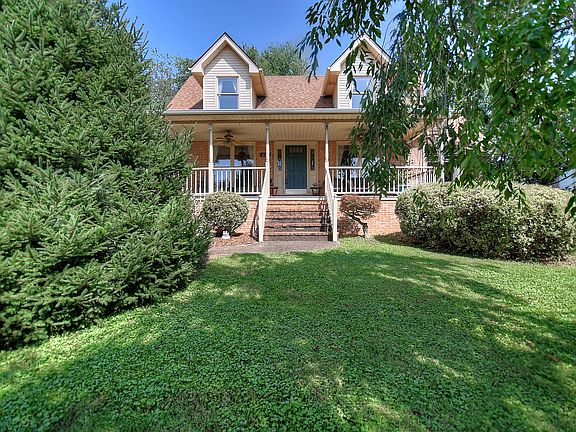 3rd image of 816 Lizabeth Dr