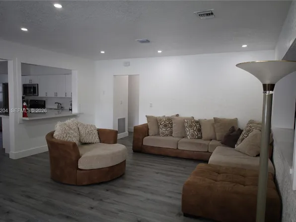 181 NE 121st St, North Miami, FL 33161