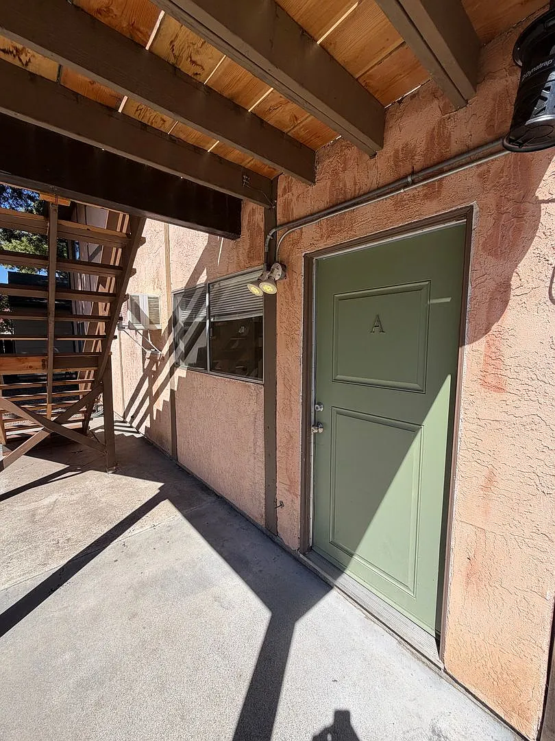 1448 Warner St — Photo 2