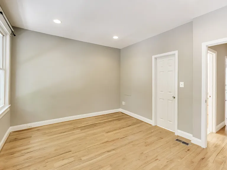 1917 Lincoln Rd NE — Photo 15