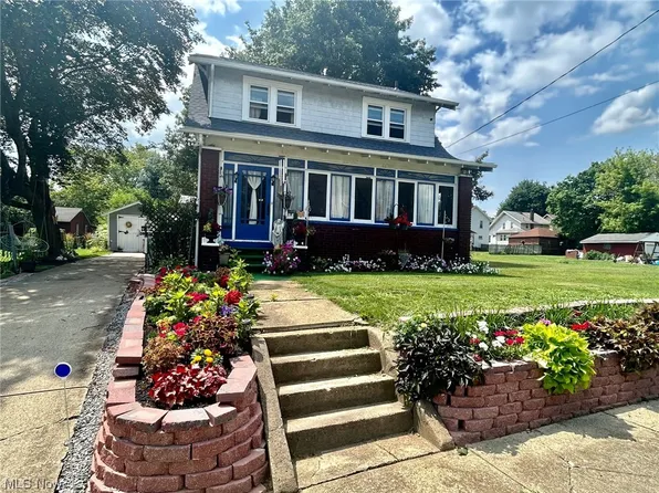 2219 Coventry Blvd NE, Canton, OH 44705