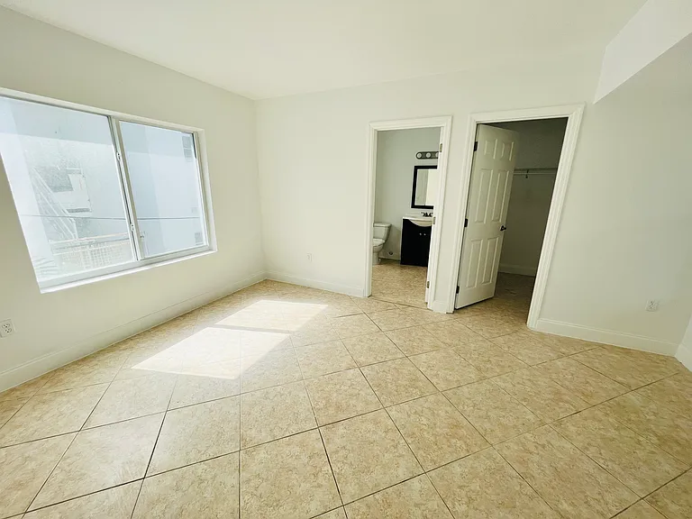 952 Bay Dr #6 — Photo 12