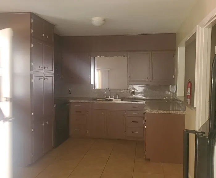 2417 N Parkwood Dr — Photo 4