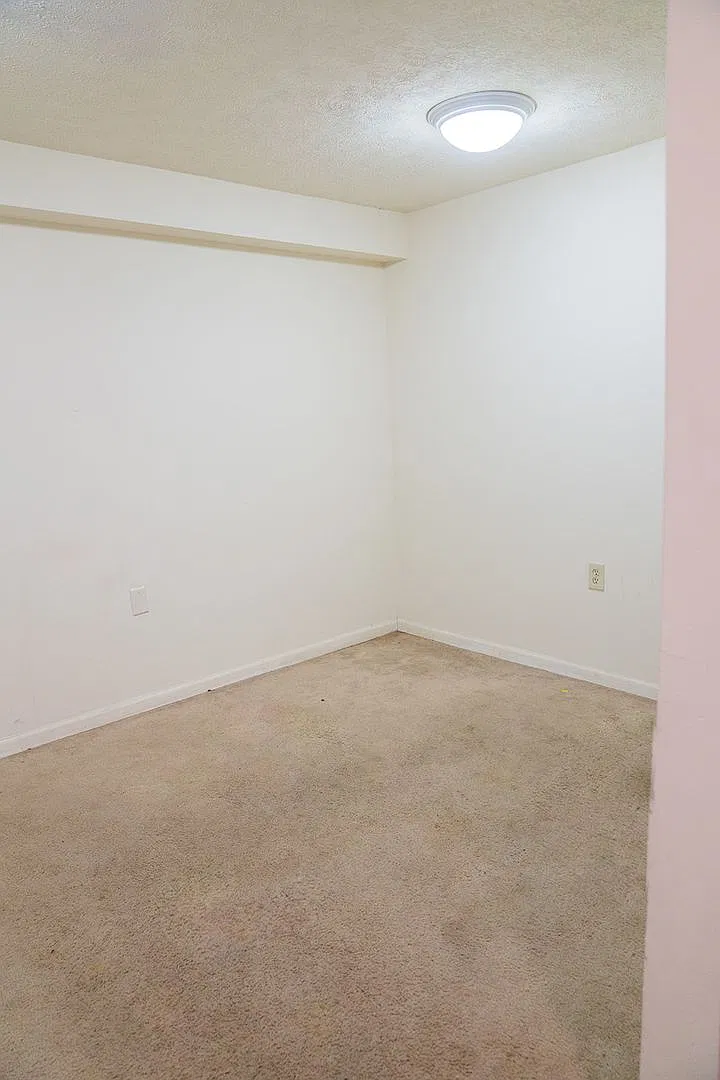 OSU Campus 3 & 4 bedroom 2 full bath townhouses — Photo 2