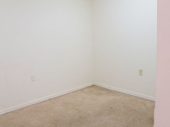 5th image of 1669 Summit St #1673