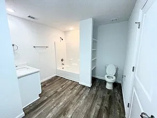 2 bed, 1.0 bath, $1,250 — Photo 3
