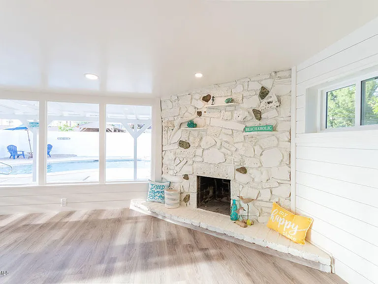 332 W Alice Ave — Photo 9