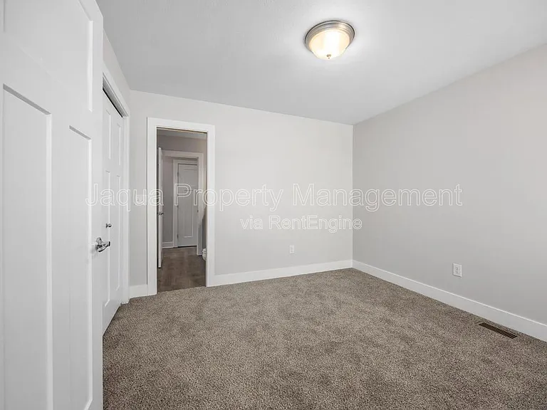 1368 S Village Cir — Photo 17