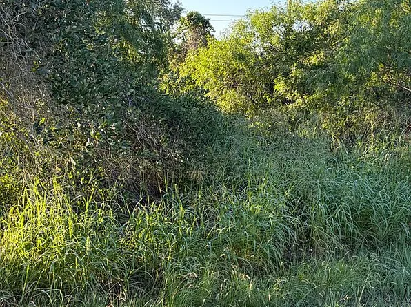 156 Dolphin Dr, Rockport, TX 78382