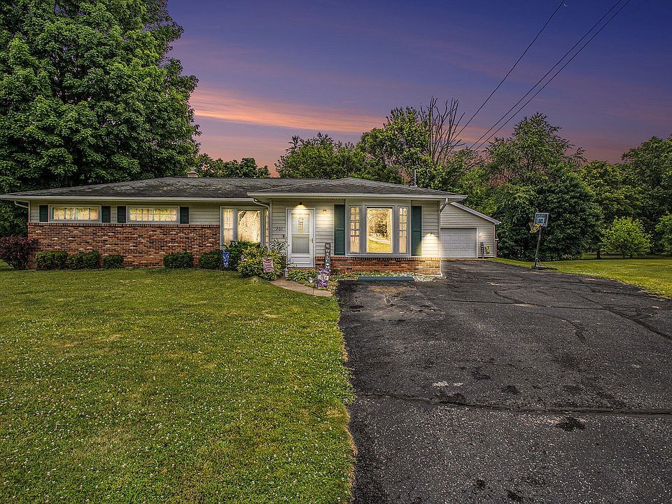 1st image of 201 Beaumont Dr