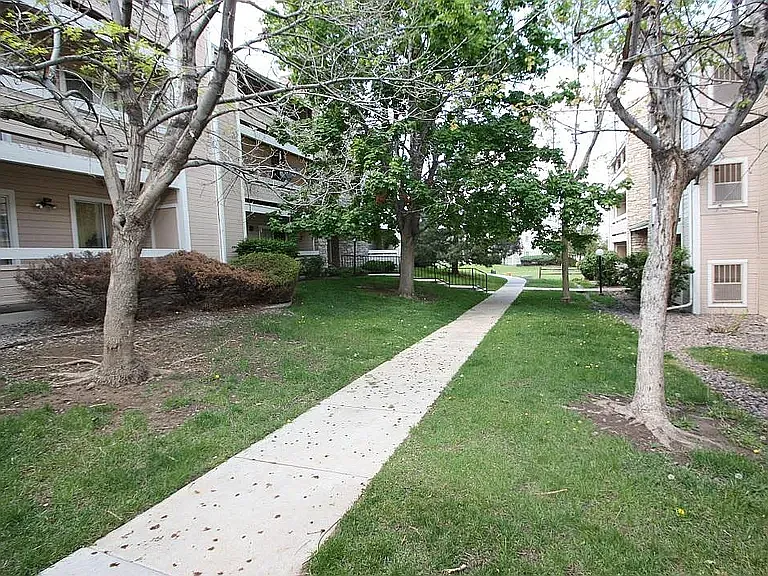 1074 S Dearborn St — Photo 3