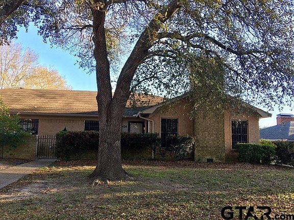 2nd image of 420 & 424 Top Hill Dr