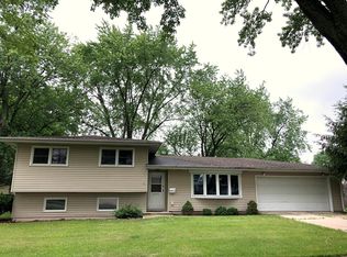 1325 Crown St, Montgomery, IL 60538