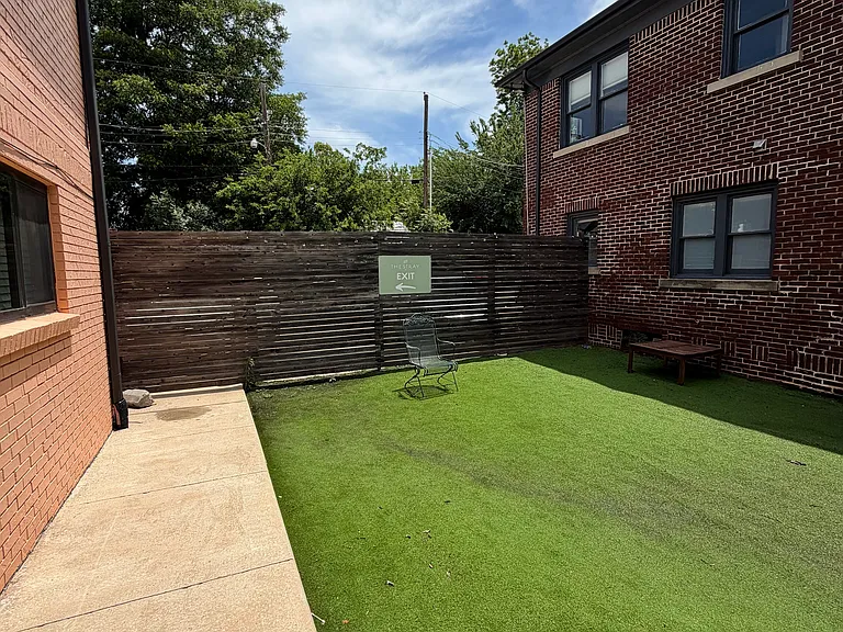 1624 N Blackwelder Ave #J — Photo 14