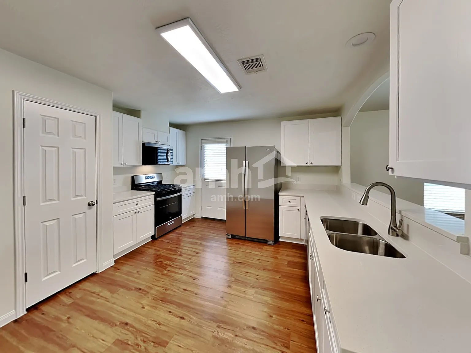 3 bed, 2.0 bath, 1407 sqft, $1,745 — Photo 3