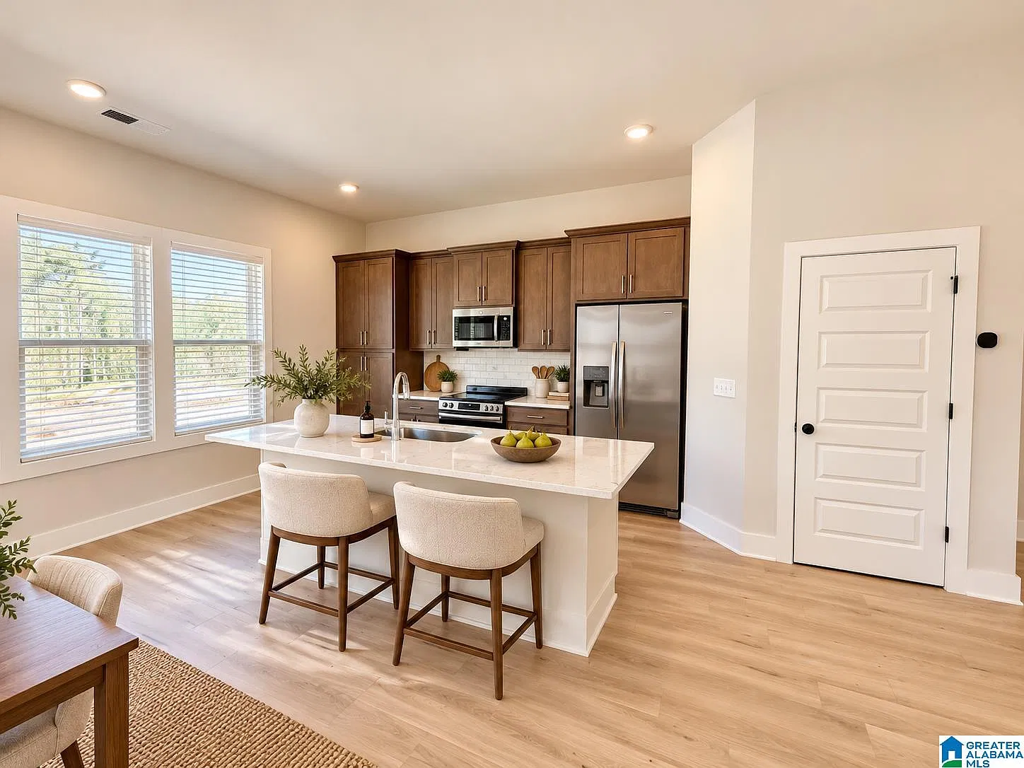 3 bed, 2.5 bath, 2206 sqft, $3,200 — Photo 4