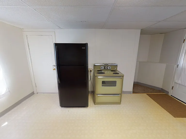 212 E Walnut St — Photo 5