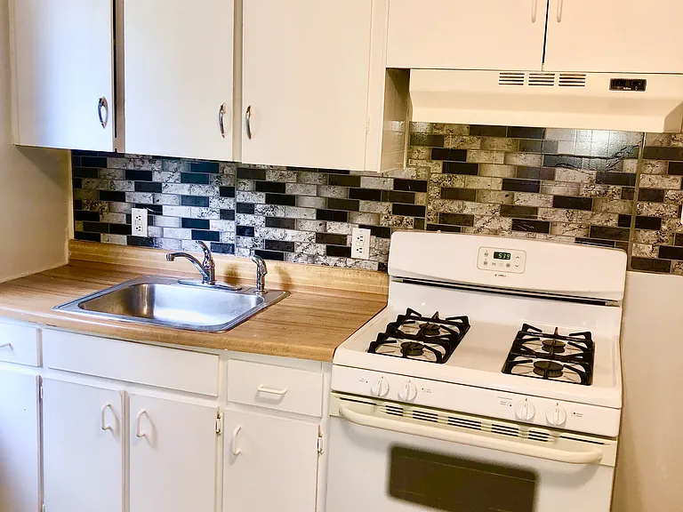 430 Poplar St #B — Photo 6