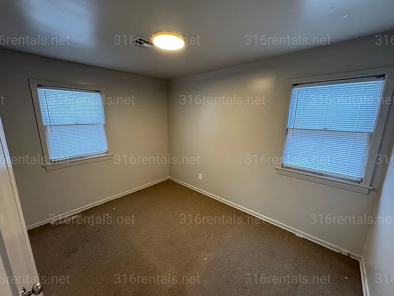 2437 N Estelle Ave — Photo 6