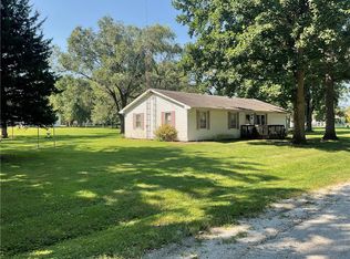105 Oak St, Moweaqua, IL 62550