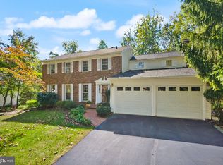 10707 Midsummer Dr, Reston, VA 20191