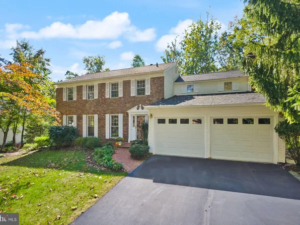 10707 Midsummer Dr, Reston, VA 20191
