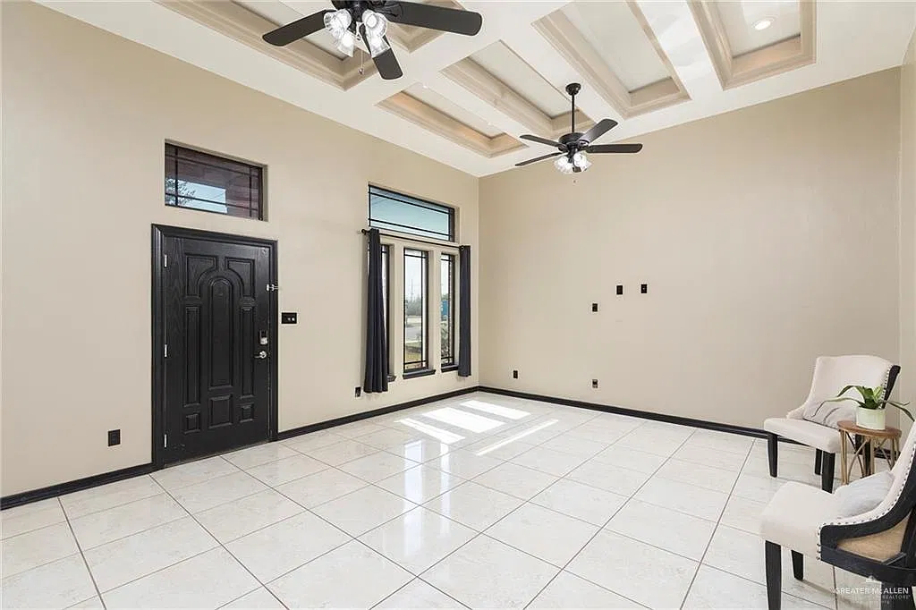 3 bed, 2.0 bath, 1284 sqft, $1,850 — Photo 2