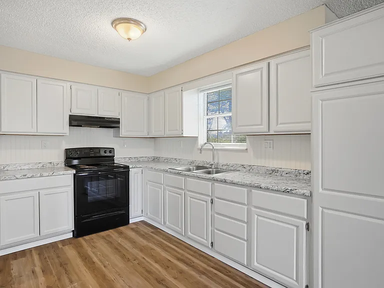 3683 Halifax Cir — Photo 17