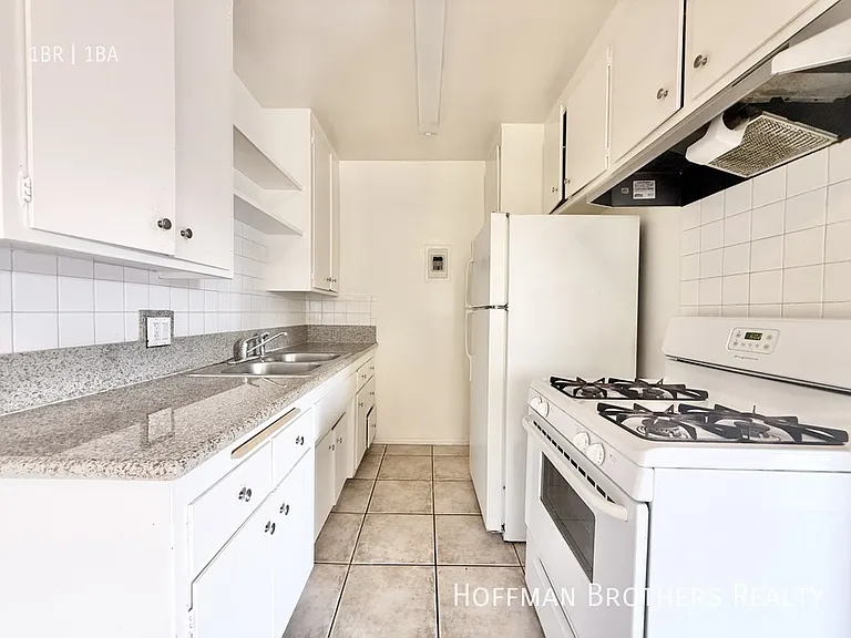 838 N Normandie Ave #8 — Photo 2