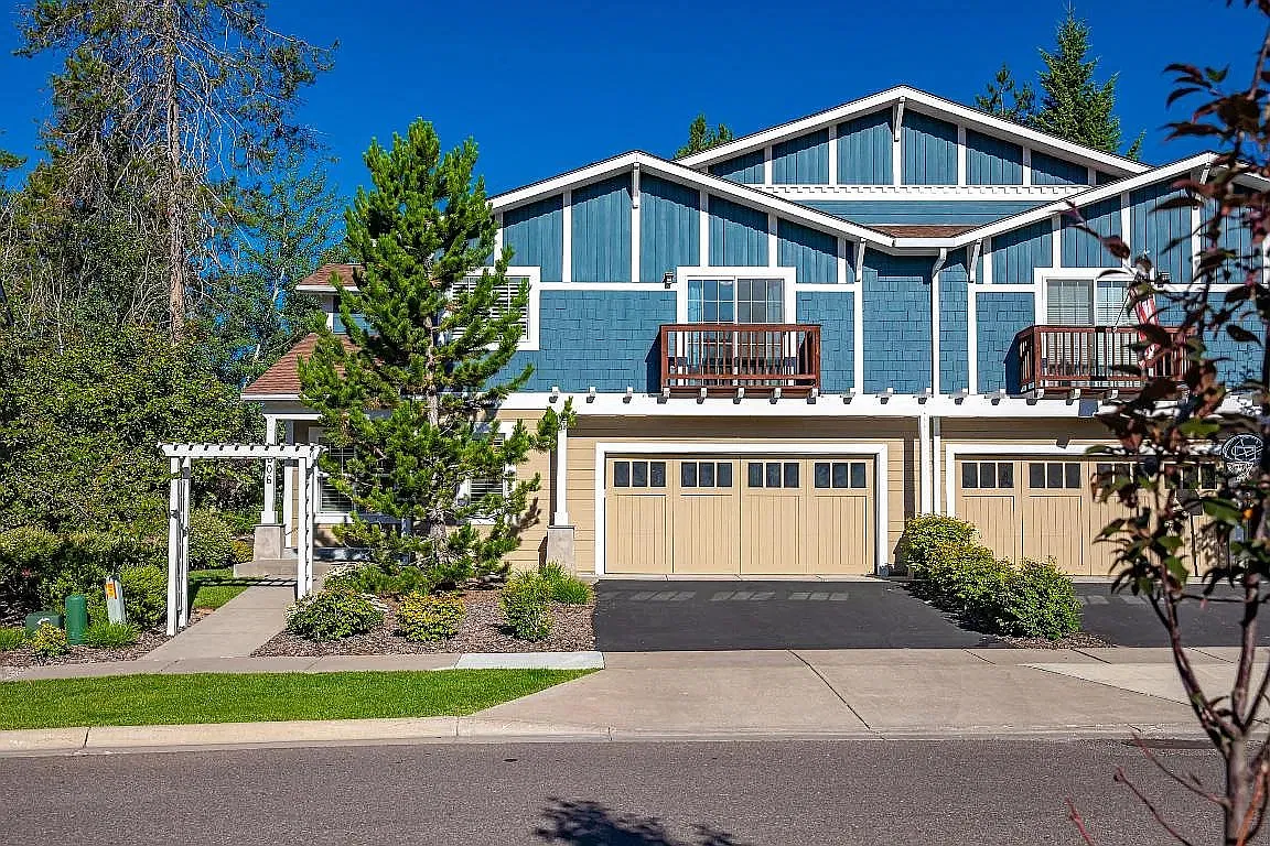 3 bed, 2.5 bath, 2488 sqft, $3,200 — Photo 3
