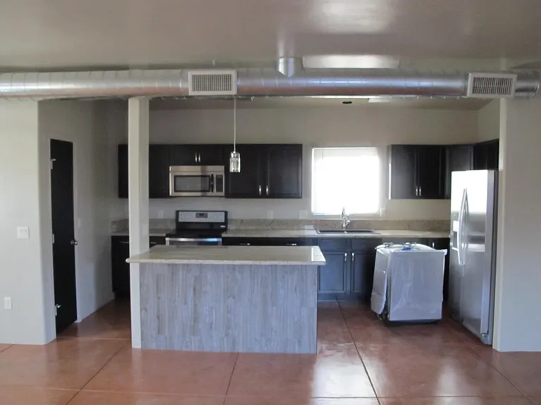 2524 E Lind Rd — Photo 7