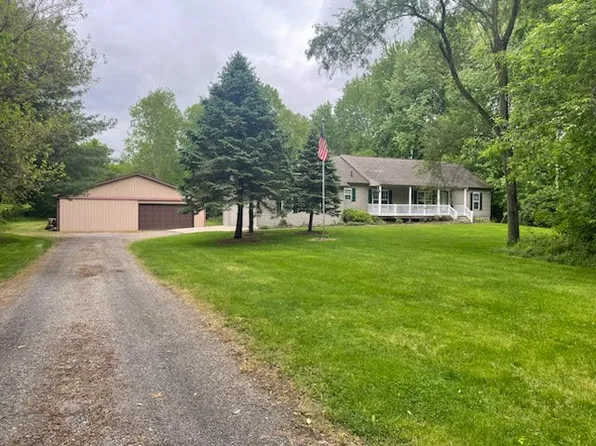 11525 N Meridian Rd, Pleasant Lake, MI 49272