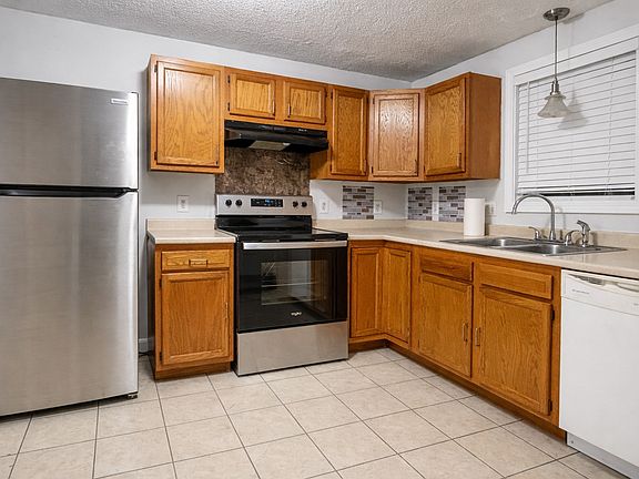 2nd image of 126-128 Miller St #2