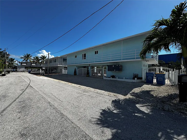 228 Orchid St — Photo 2